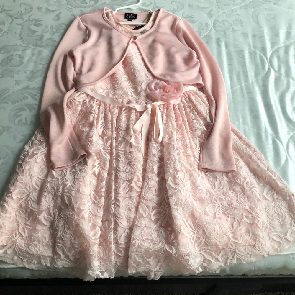 Flower accent lace dress 🌸🌺
